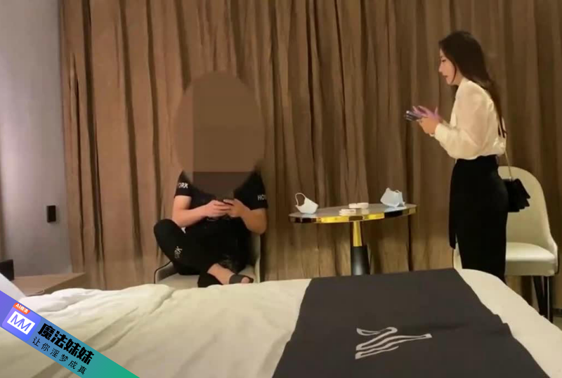 高顏氣質禦姐 大奶肥臀身材豐腴 口技一流騷話不停.png