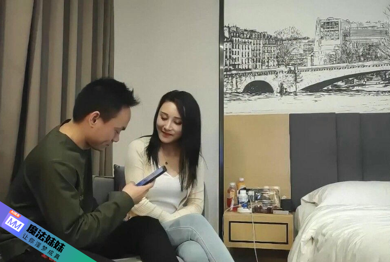 步賓探花約了個牛仔褲性感大奶妹子啪啪,穿上連體絲襪後入騎坐大力抽插猛操.png