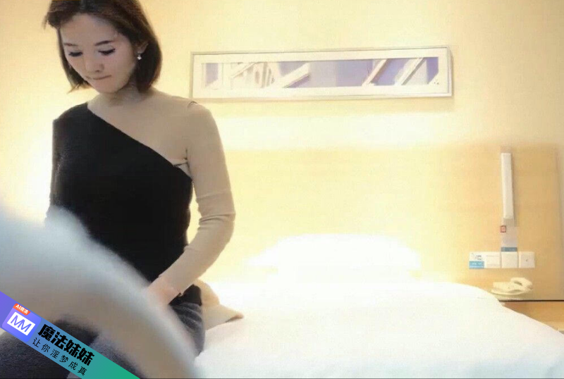 深夜約戰社交平台勾搭的良家小少婦，清純大胸外表看起來挺害羞，偷情比探花更有觀感，曼妙身材後入啪啪好激情.png