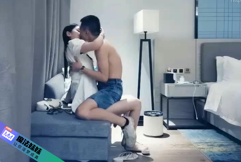 約了個白衣苗條妹子TP啪啪,沙發舌吻互摸69口交抽插猛操,呻吟嬌喘非常誘人.png