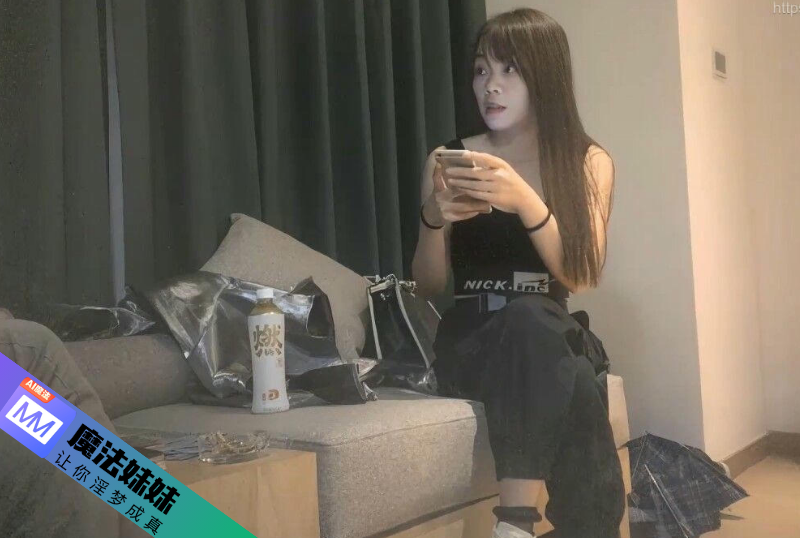 兩個妹子雙飛,屌太大一個妹子走了騎乘側入猛操.png