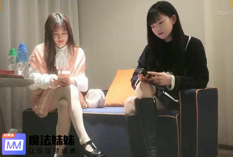 探花約了兩個高顔值萌妹子雙飛啪啪,連體網襪擡腿側入搞完再留一個妹子繼續操.png